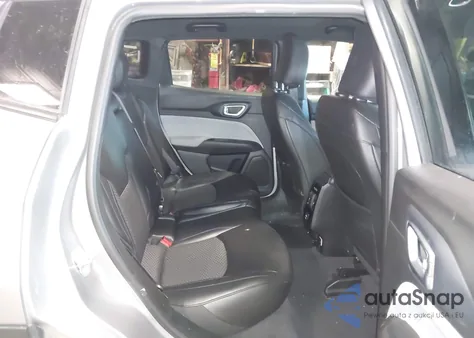 2024 Jeep Compass Latitude 4X4 z USA, uszkodzony, nr VIN 3C4NJDBN8RT605998